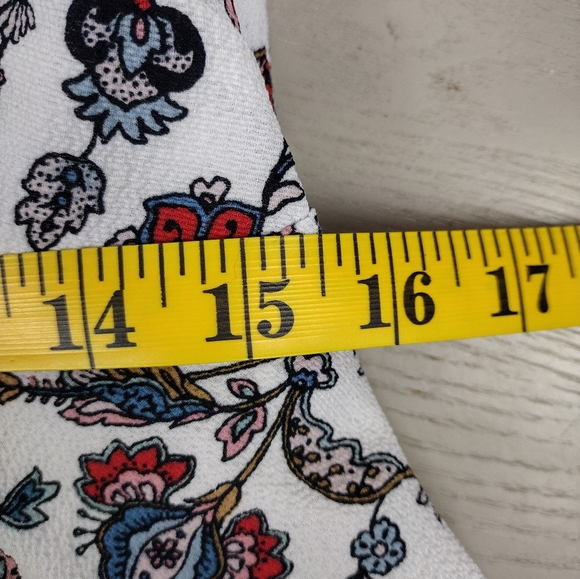 Beautiful handkerchief dress - Picture 13 of 15